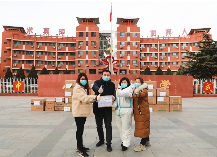 热心家长为澳门金年会app下载官网捐赠防疫物资